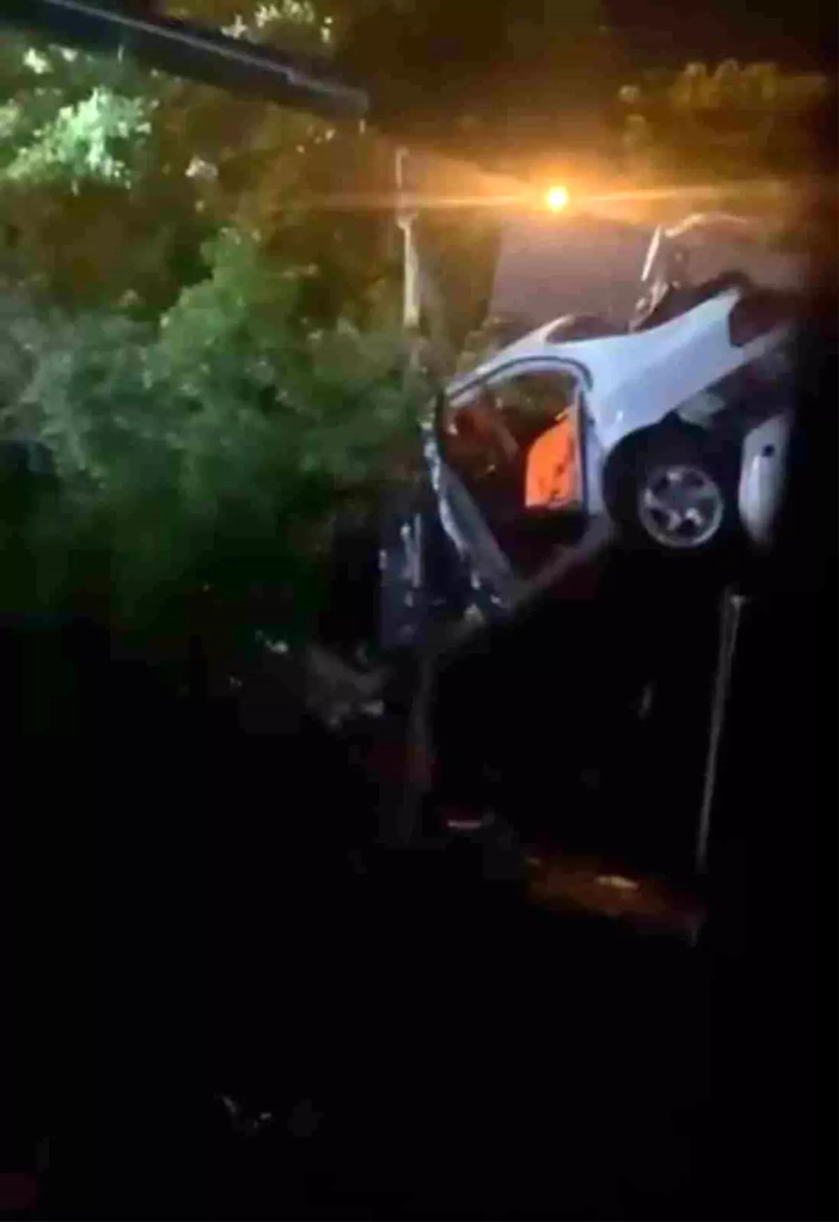 Bursa'da kaza: Sürücü bahçeye uçtu