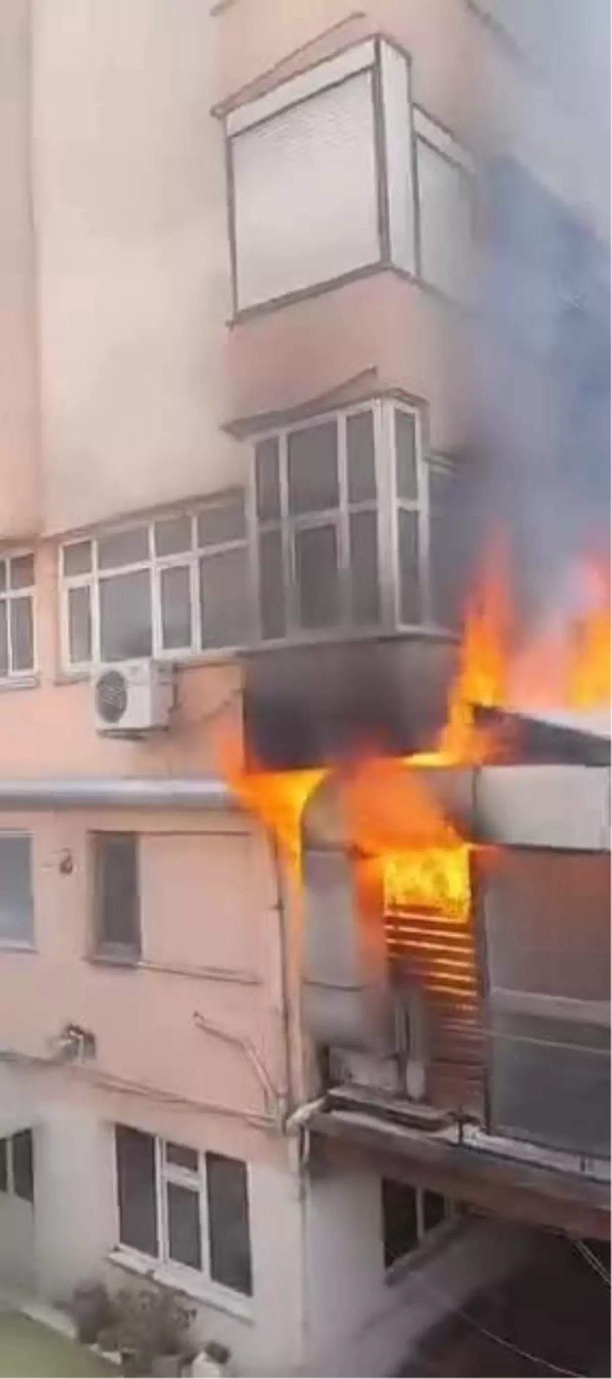 Mecidiyeköy'de Kafede Yangın Çıktı