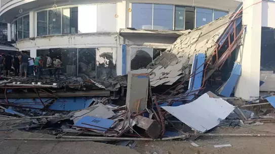 Antalya'da Otel İnşaatında Balkon Göçtü, Kimse Bulunamadı