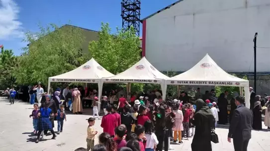 Tutak'ta Gazze'ye Yardım Çarşısı Düzenlendi