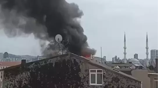 Ataşehir'de Binada Yangın