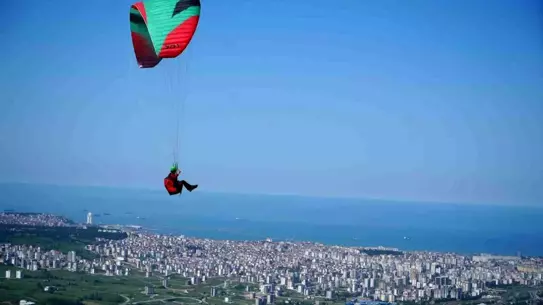 Samsun'da Yamaç Paraşütü Gösterisi