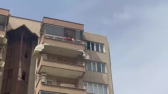 Bursa'da Yangın: Kediyi İtfaiye Kurtardı