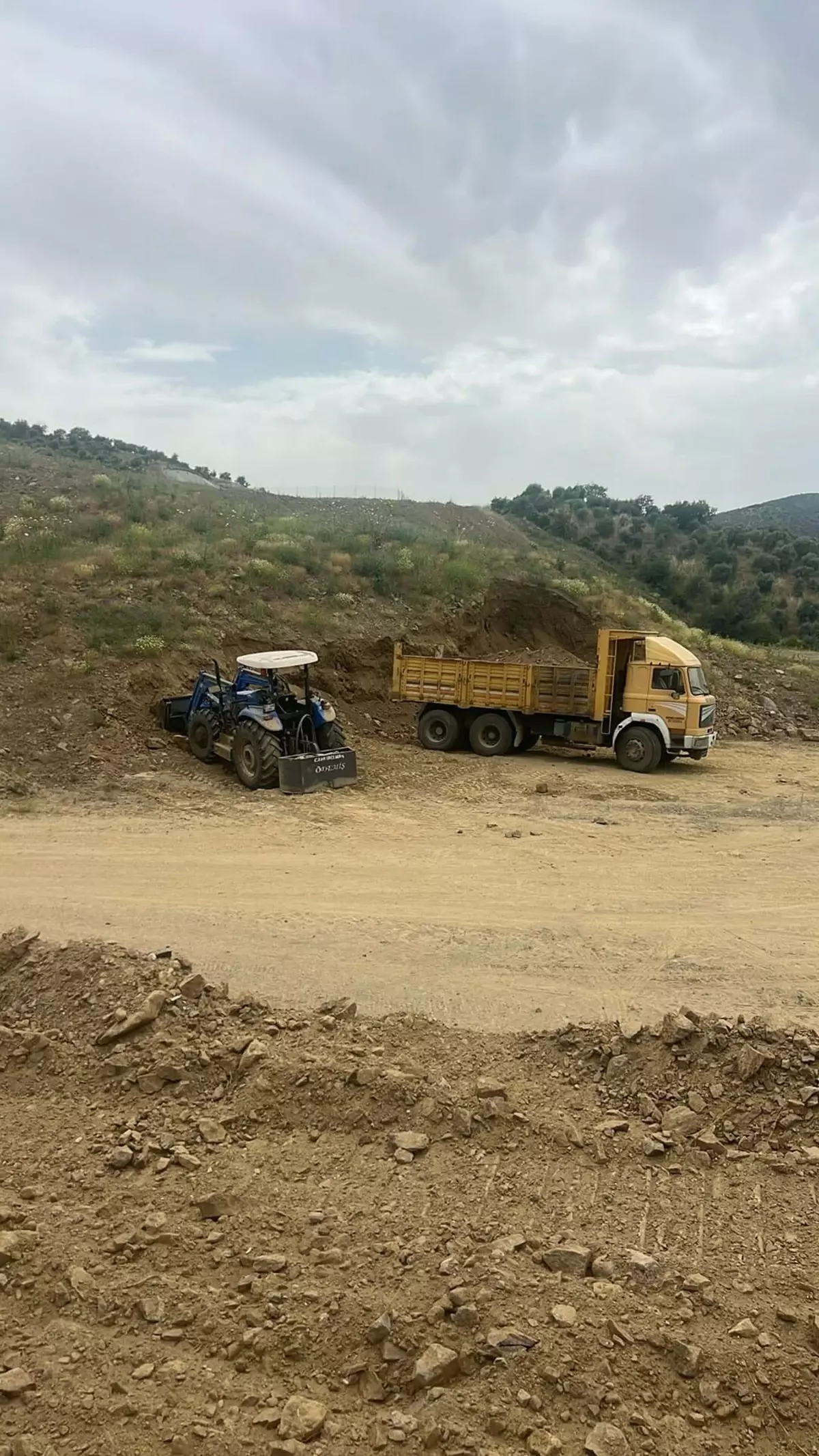 Toprak Kayması Kepçe Operatörünü Öldürdü