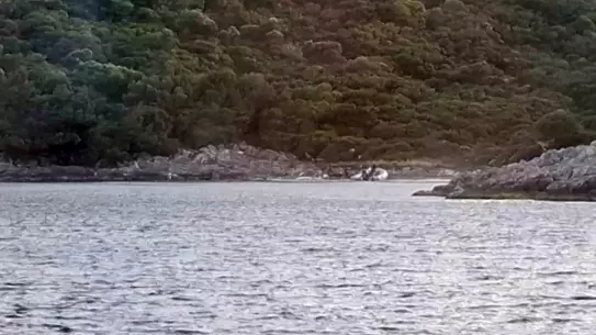 Kuşadası'nda Yasak Bölgeye Botla Gelen 3 Kişi Yakalandı