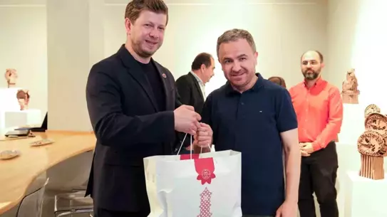 Bilecik Şeyh Edebali Üniversitesi'nden 'Zamanla' Seramik Sergisi