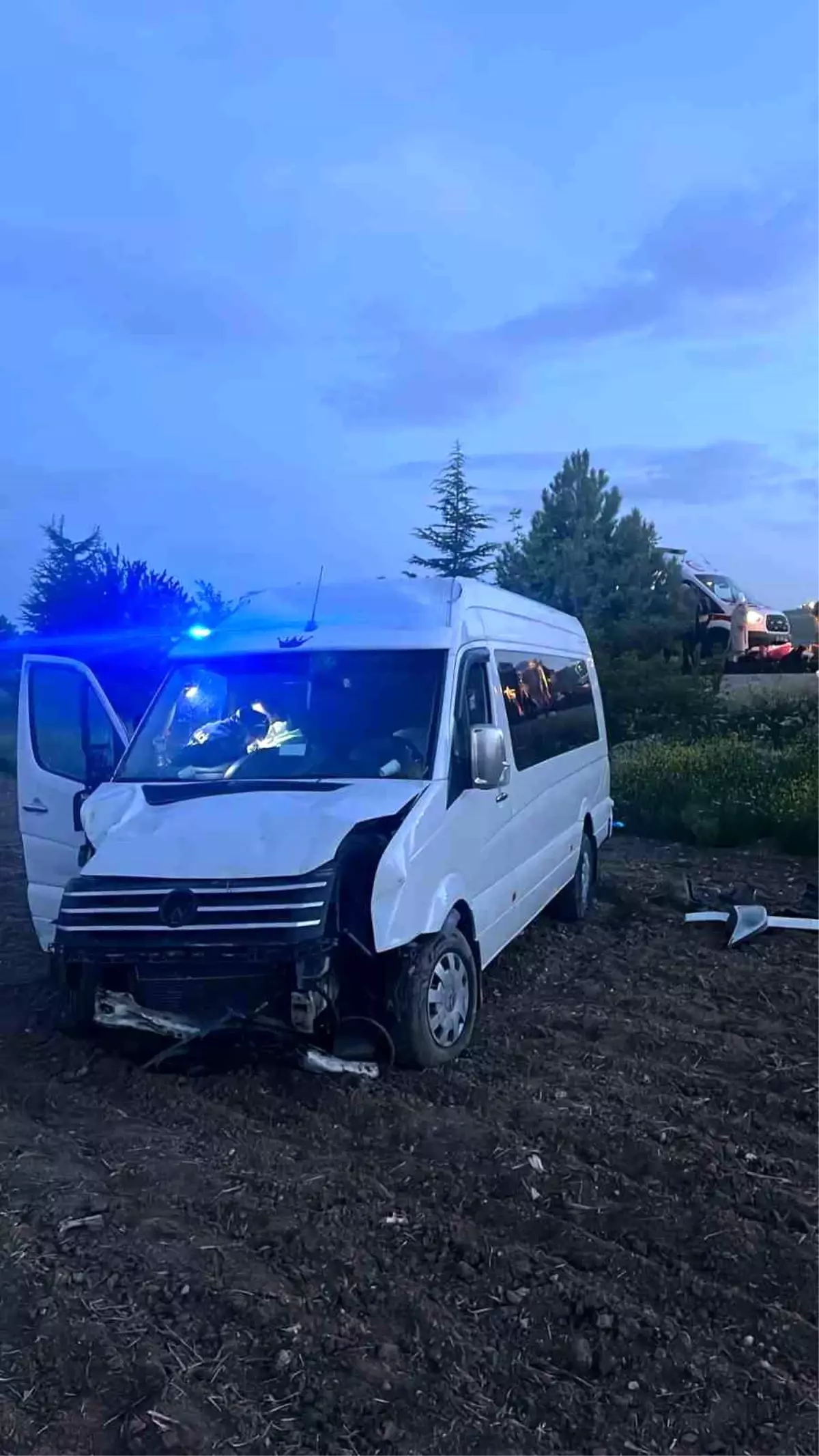 Afyonkarahisar'da Minibüs Devrildi, 6 Yaralı
