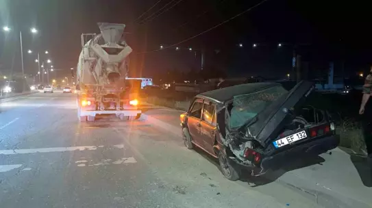 Mikser Araç Otomobile Çarptı: 1 Yaralı