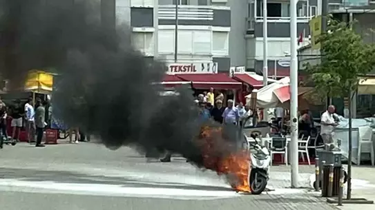 Gemlik'te Park Halindeki Motosiklet Yandı