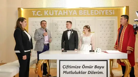Vali Işın'dan Yeni Çifte Mutluluk Dilekleri