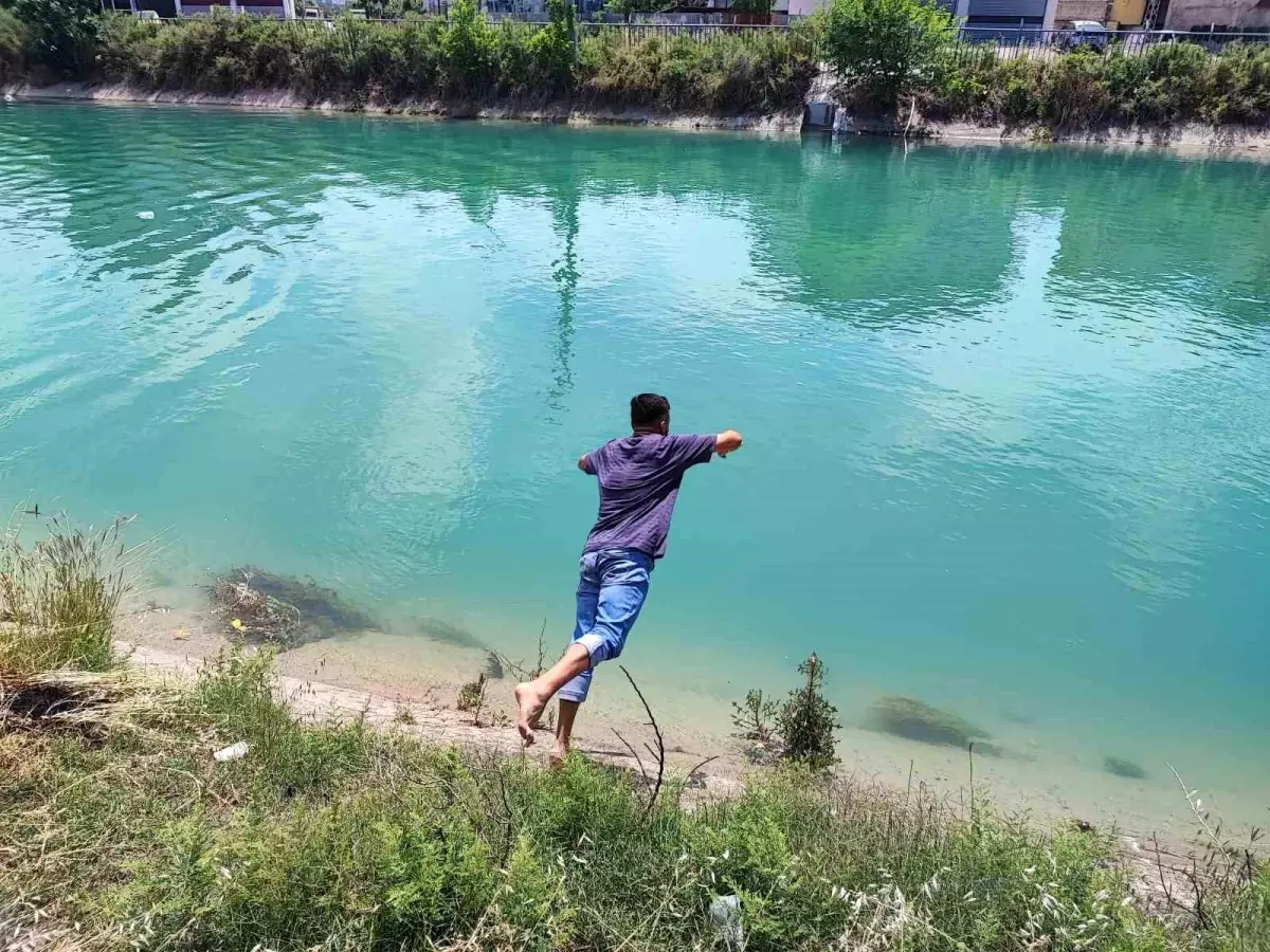 Adana'da Gençlerin Kanal Keyfi