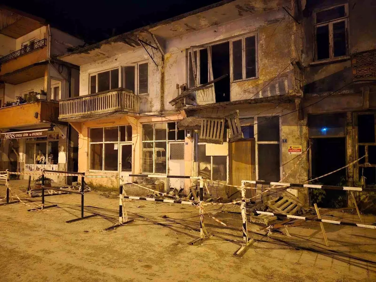 Çaycuma'daki Metruk Binalar Mahalle Sakinlerini Tedirgin Ediyor