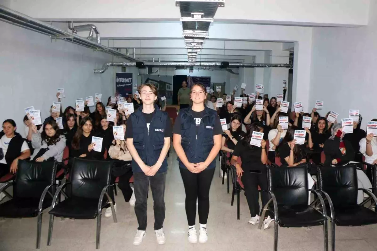 Tekirdağ'da Öğrencilere Siber Zorbalık Eğitimi
