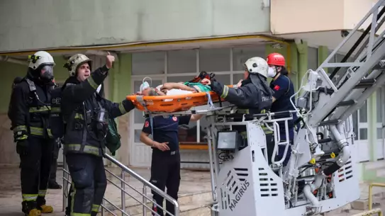 Antalya'da 15 Katlı Binada Yangın