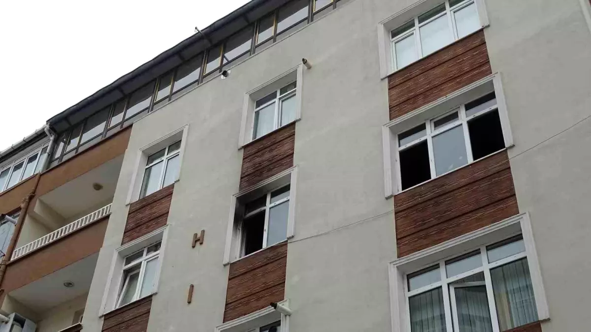 Genç, Babasına Kızıp Evi Yaktı