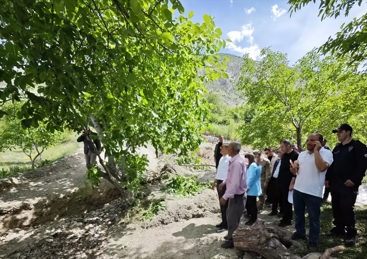 Uzundere'de Toprak Kayması: 38 Ev Tahliye Edildi