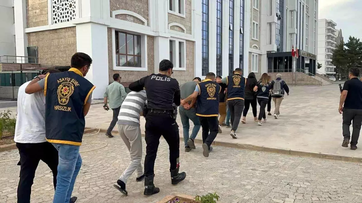 Adıyaman'da Masaj Salonuna Fuhuş Operasyonu