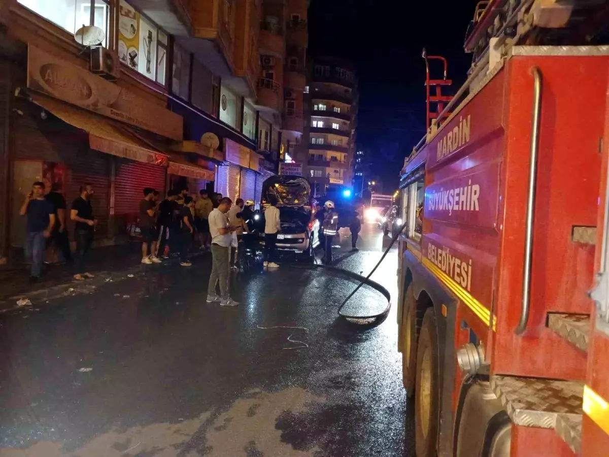 Mardin'de Hafif Ticari Araçta Yangın