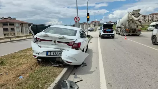 İnegöl'de Minibüs ve Otomobil Çarpıştı: 1 Yaralı