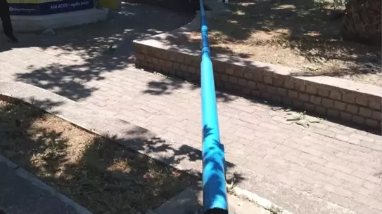 Aydın'da Aydınlatma Direği Devrildi