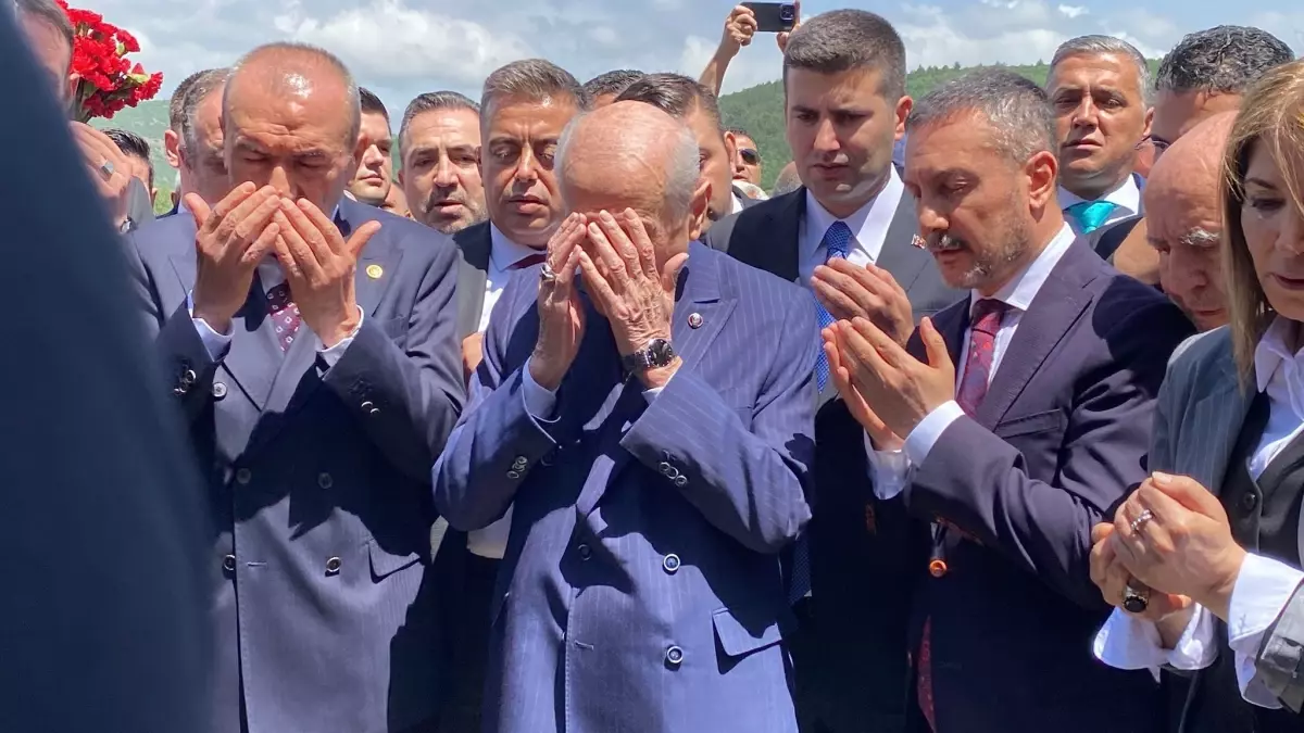 Devlet Bahçeli Ülkücü Şehitleri Anma Günü'nde Ülkücü Şehitler Anıtı'nı Ziyaret Etti