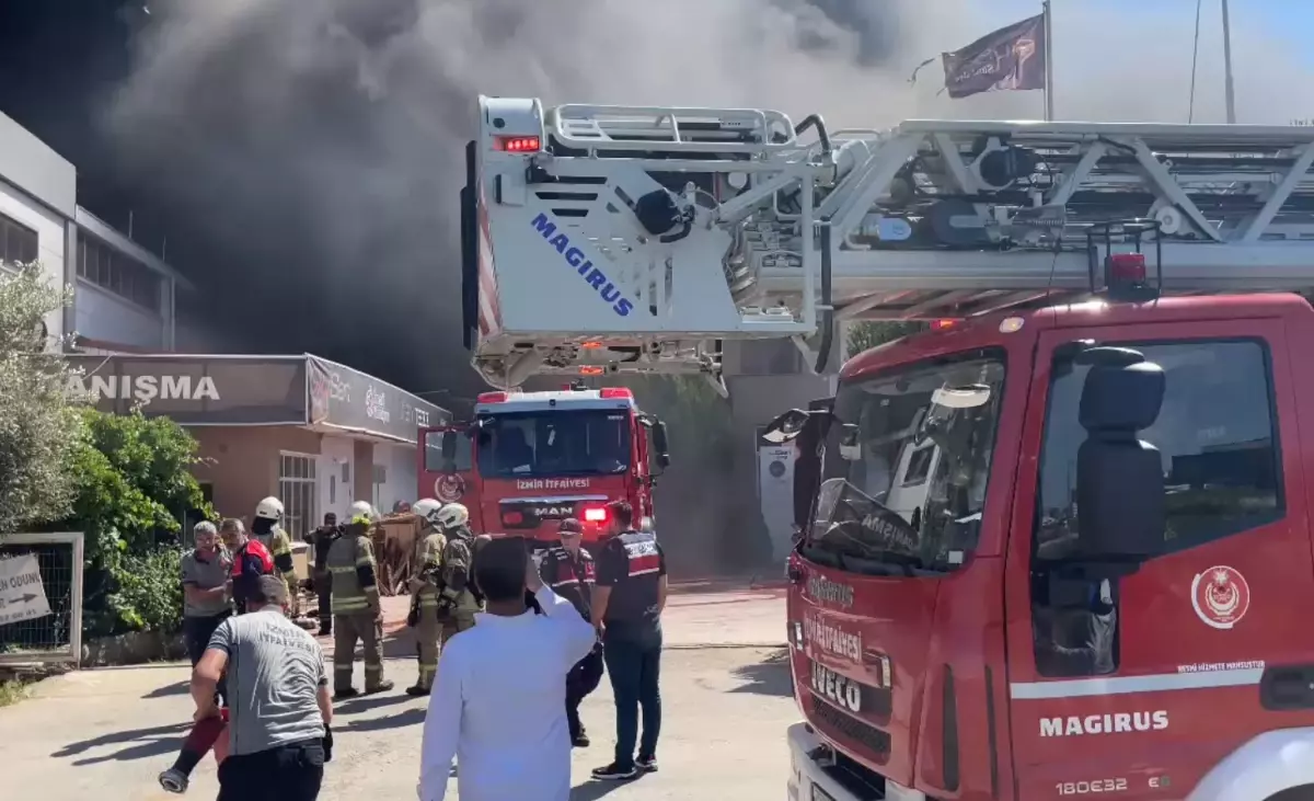 Torbalı'da Sandalye Fabrikasında Yangın