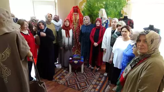 Kütahya'da Giyim Kursu Yıl Sonu Sergisi