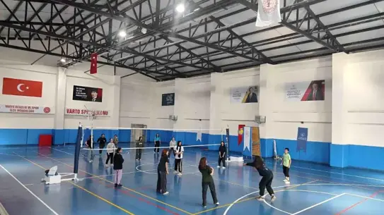 Varto'da Voleybol Kursu Devam Ediyor