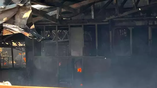 İzmir'de Fabrika Yangını Kontrol Altına Alındı