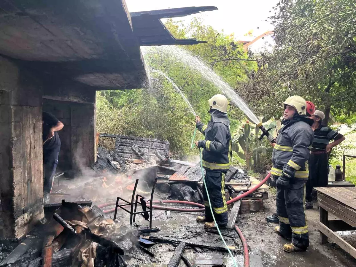 Alanya'da Metruk Binada Yangın Paniğe Neden Oldu