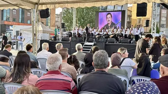 Cacabey Şenliği'nde Maarif Korosu Konseri