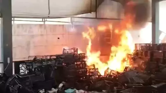 Siirt'te Semt Pazarında Yangın