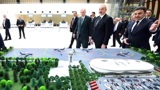 Erdoğan, Laçın Uluslararası Havalimanı ve Kelbecer-Laçın otoyolunda incelemelerde bulundu