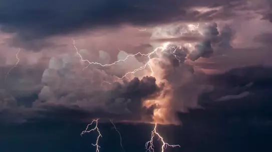 Texas'ta Fırtına 160 Bin Kişiyi Elektriksiz Bıraktı
