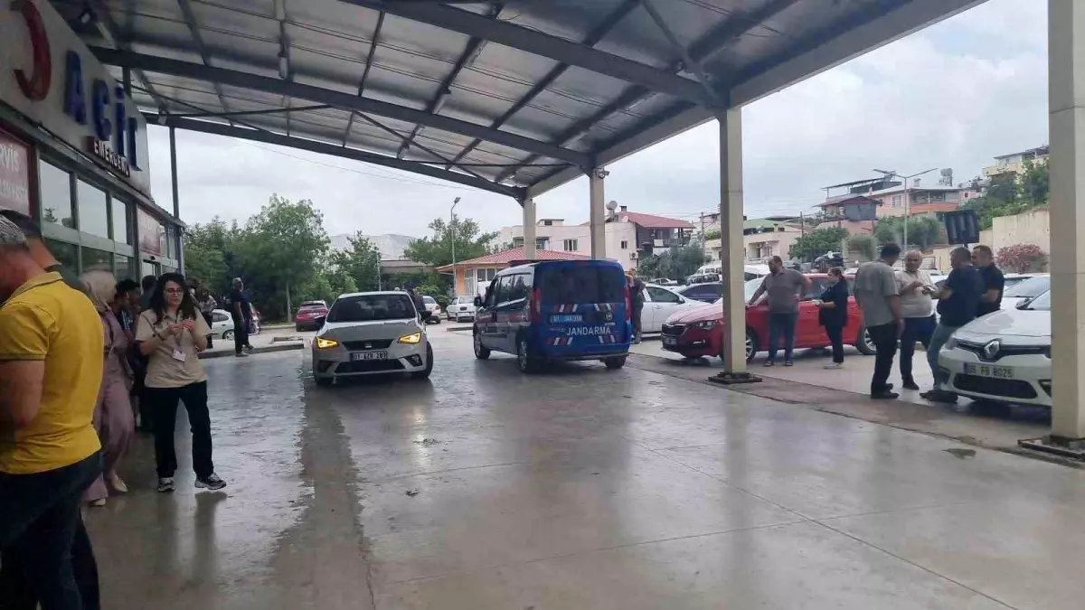 Adana'da Yol Tartışması Silahlı Kavgaya Dönüştü