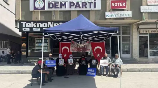 Evlat Nöbetinde Umut: Ailelerden 'Teslim Ol' Çağrısı