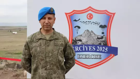 Paraşütçü Astsubaydan Gurur Dolu Atlayış