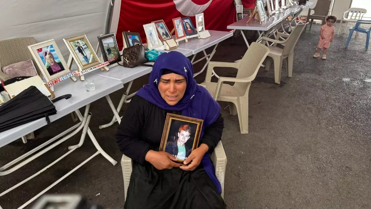 Diyarbakır'da Evlat Nöbeti Sürüyor
