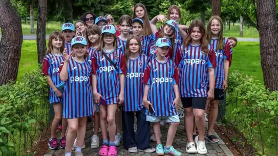 Trabzonsporlu Futbolculardan Ukraynalı Çocuklara Destek