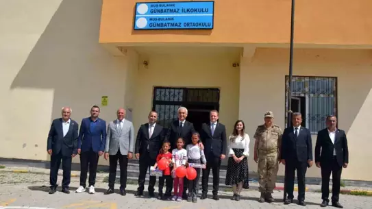 Vali Çakır, Öğrencilerle Kitap Okumanın Önemini Vurguladı