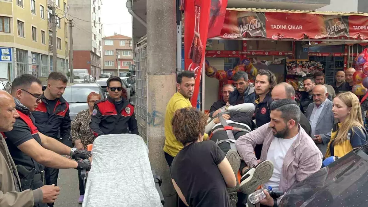 Çorlu'da Sokakta Darp Edilen Genç Hastaneye Kaldırıldı