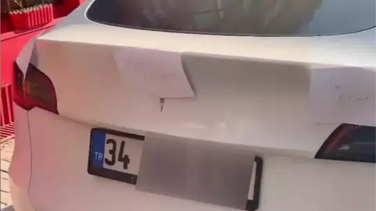 Sürücü Araç Bıraktı, Esnaf Tepki Gösterdi