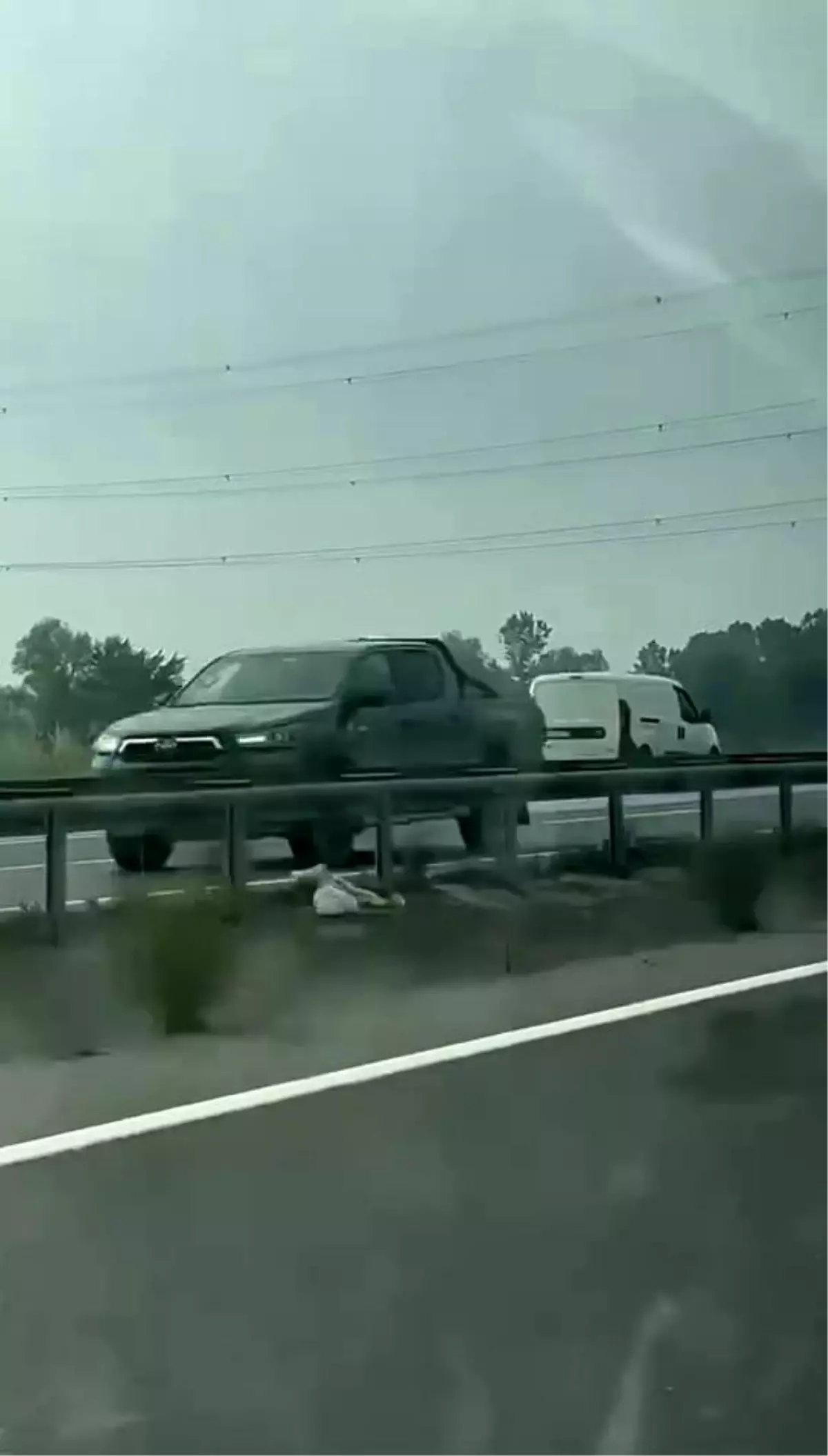 Ters Yolda Dörtlüyle İlerleyen Araç Tehlike Saçtı