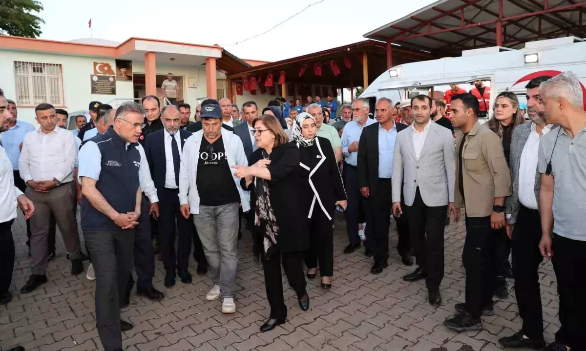 Gaziantep Büyükşehir Belediye Başkanı Fatma Şahin, Kaybolan Onur Özdemir'in Ailesini Ziyaret Etti