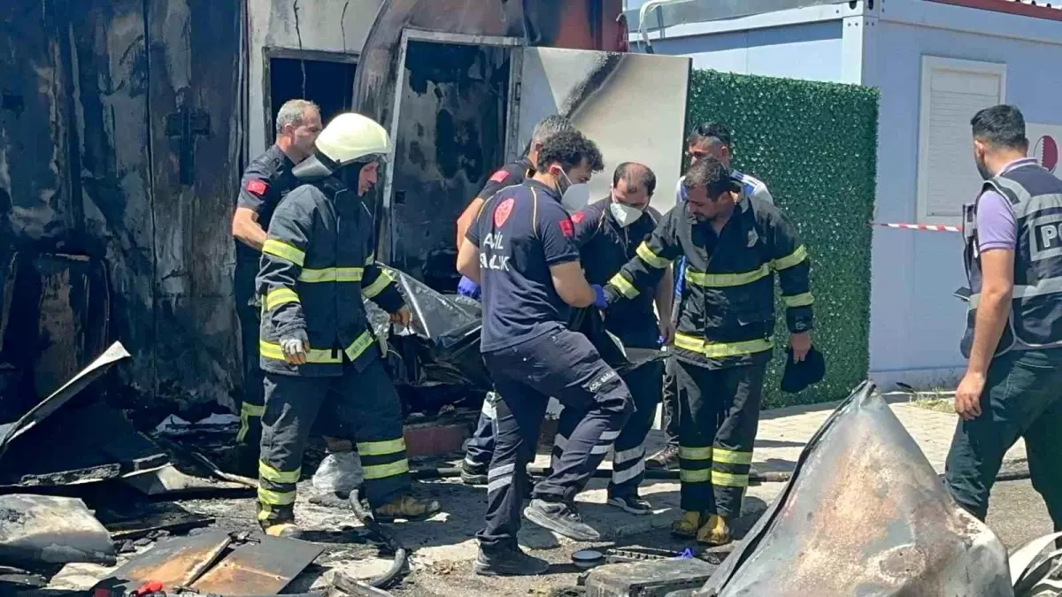 Adıyaman'da Konteyner Yangını: 70 Yaşındaki Adam Hayatını Kaybetti