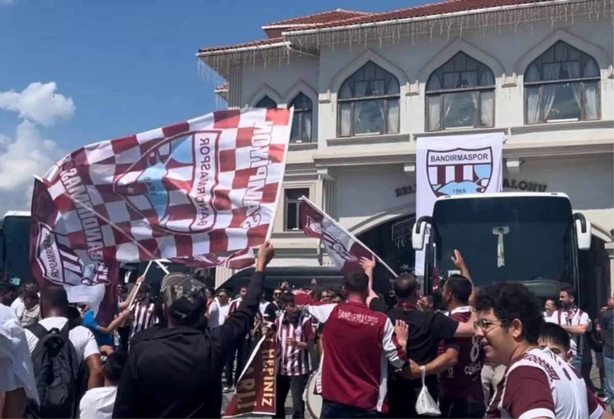 Bandırmaspor Taraftarları Fatih Karagümrük Maçına Yoğun İlgi Gösterdi