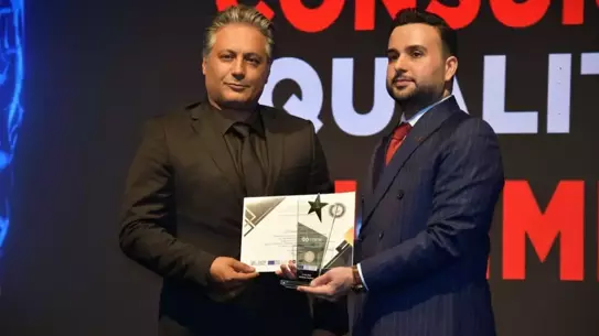 'Yılın en iyi bilişim uzmanı' ödülü Emre Hasan Ateş'e verildi