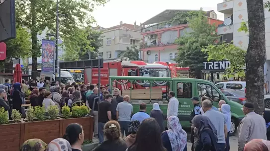 Çekmeköy'de Yangın: 75 Yaşındaki Kadın Hayatını Kaybetti