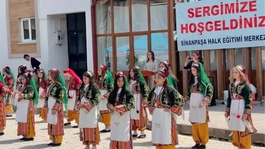 Sinanpaşa'da Yıl Sonu Sergisi Açıldı