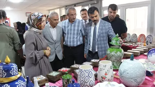 Kahta'da Halk Eğitim Sergisi Açıldı